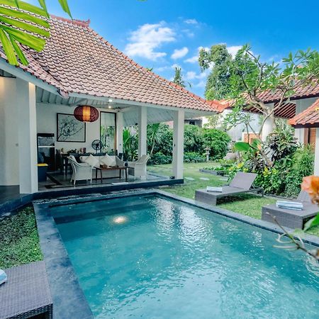 Villa Etnik Seminyak 外观 照片